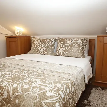 Nina-Maya Apartment